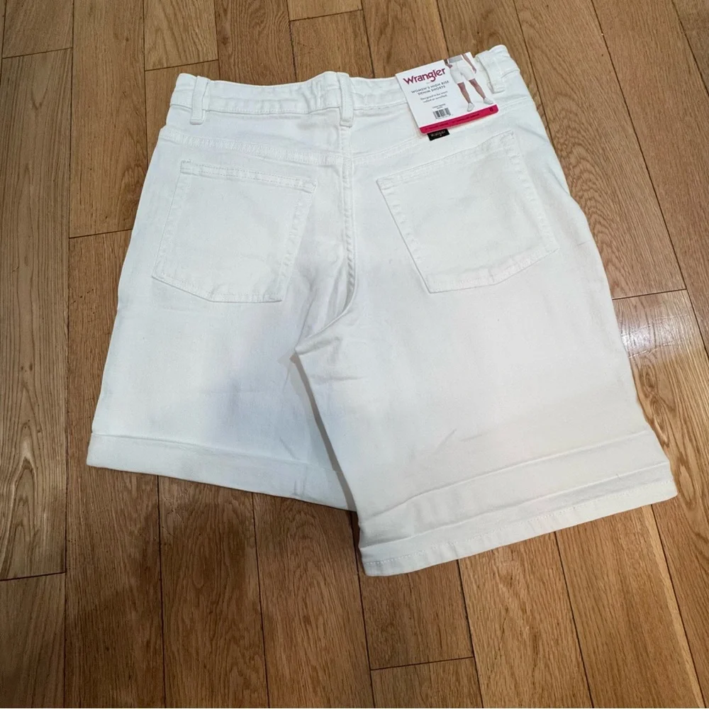 NWT Wrangler White Denim Shorts 8/29